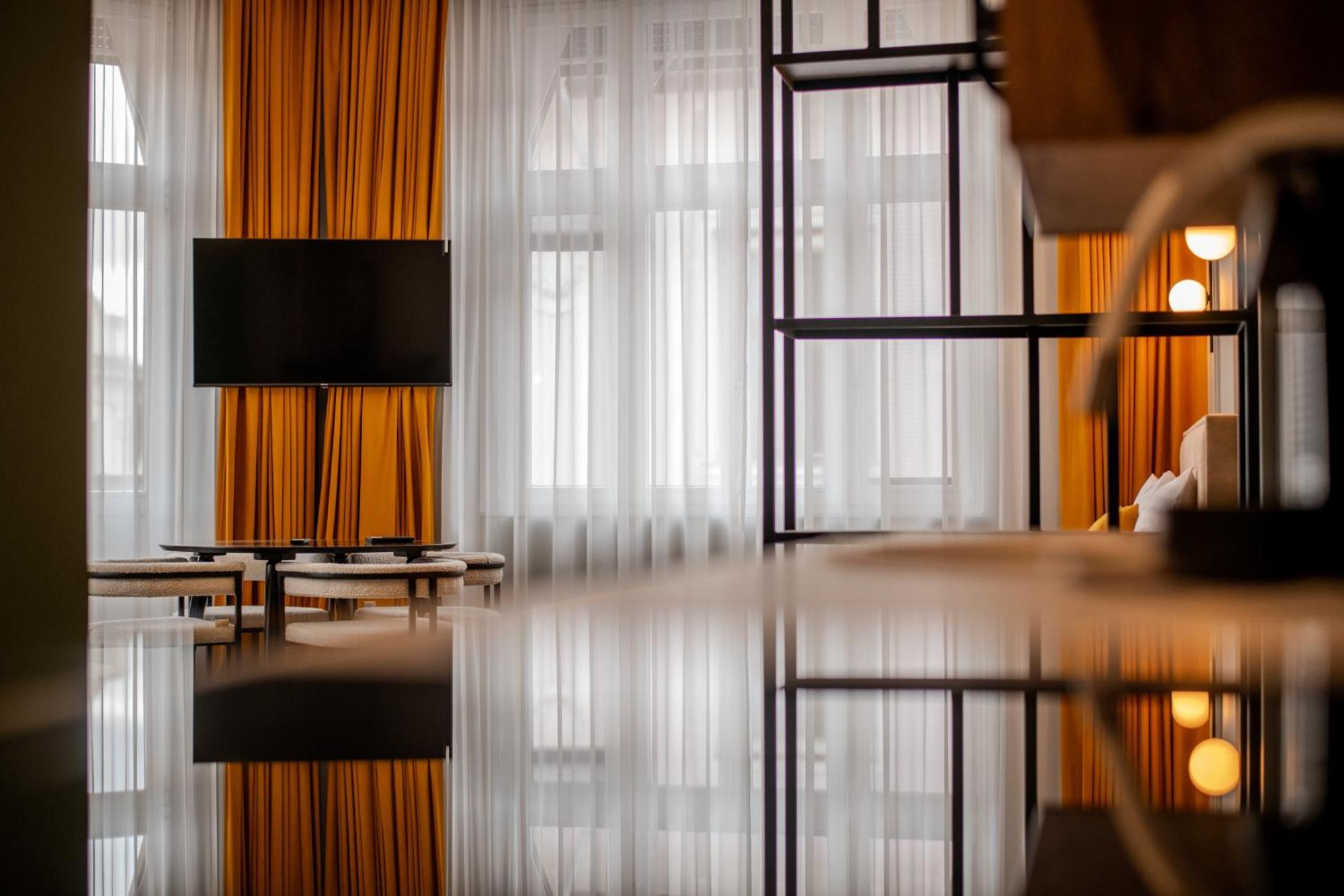 Leda Residence Орадеа Екстериор снимка