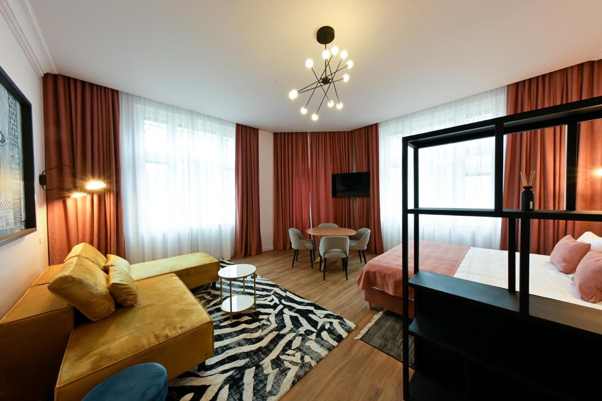 Leda Residence Орадеа Екстериор снимка